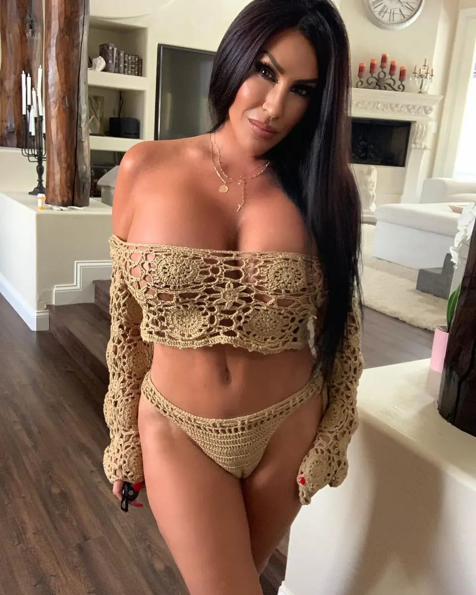 Alanna escort in Paris