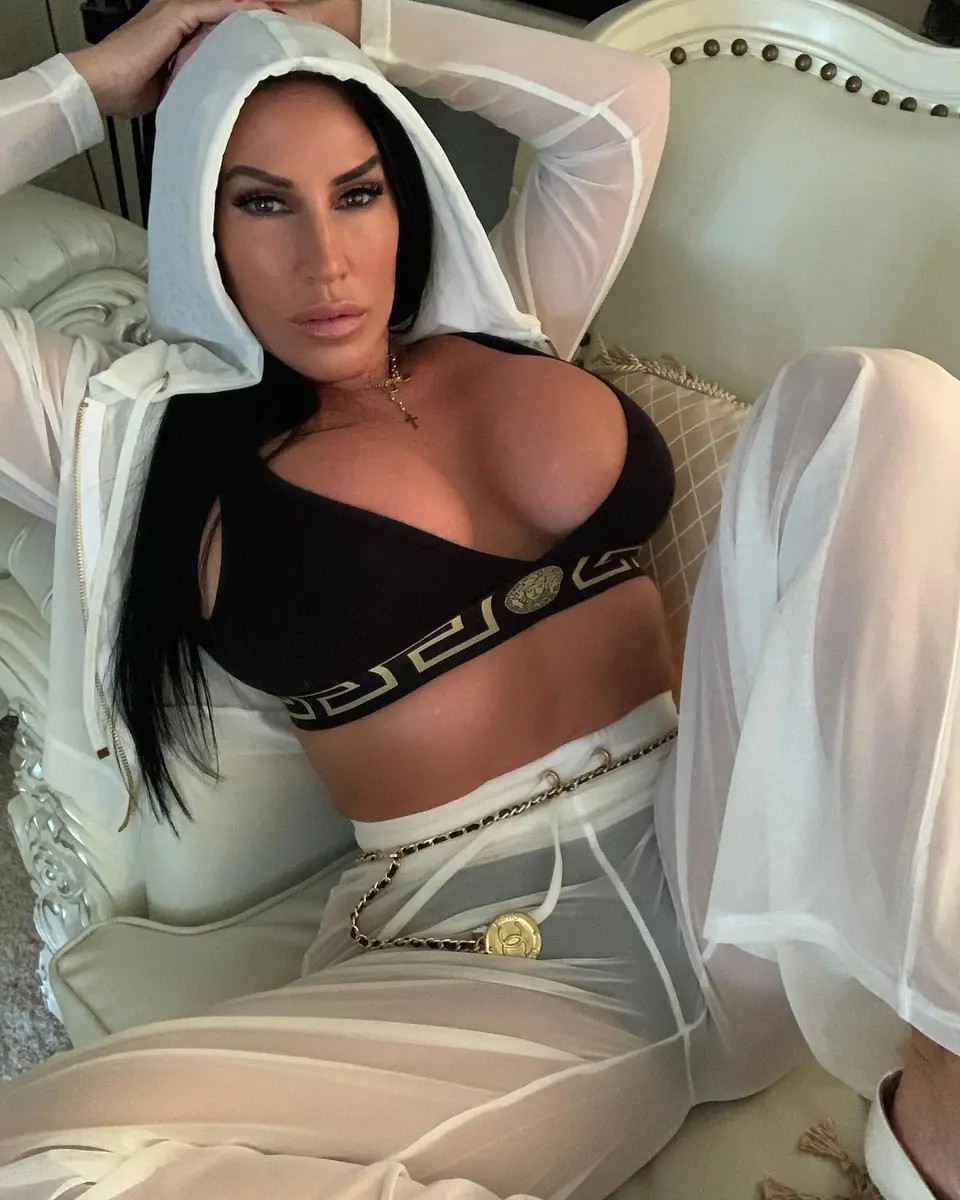 Alanna escort in Paris