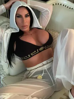 Alanna escort in Paris