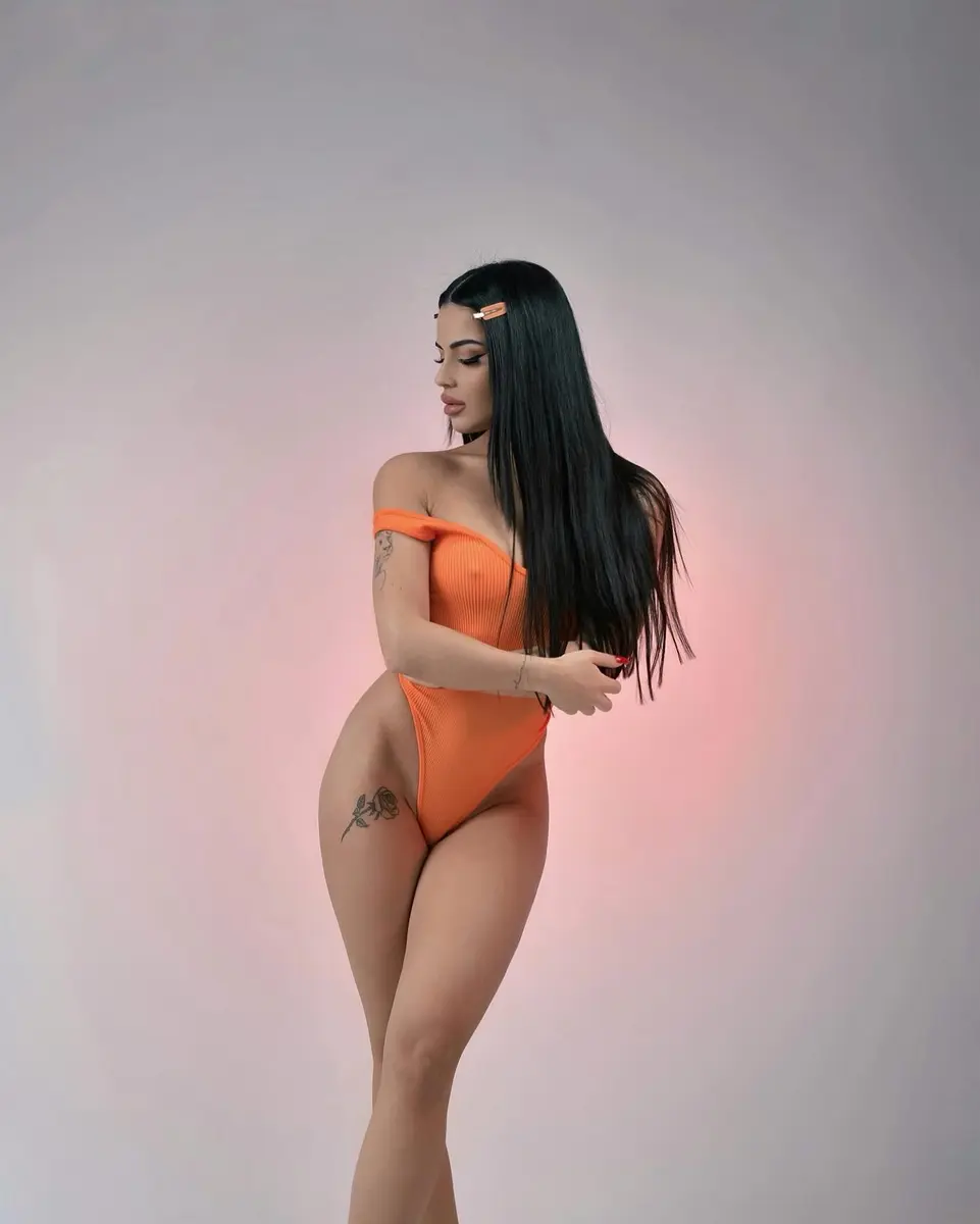 Anna escort in Paris