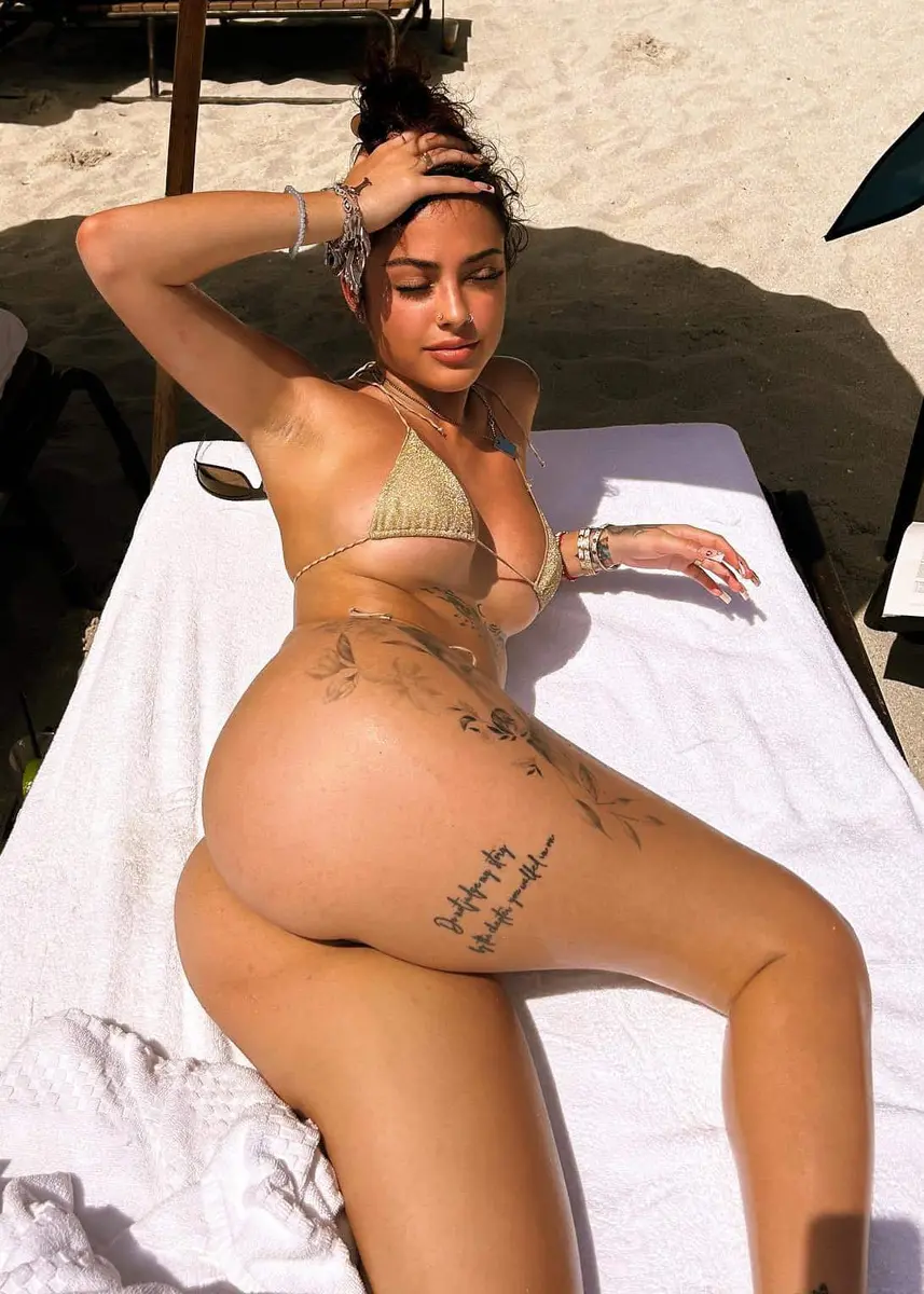 Dayana escort in Paris