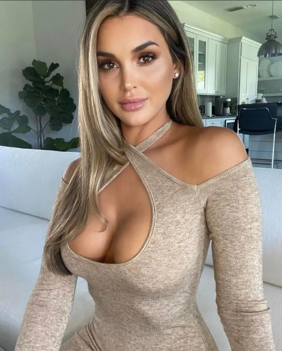 Ginevra escort in Paris