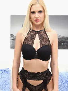 Jazlyn escort in Paris