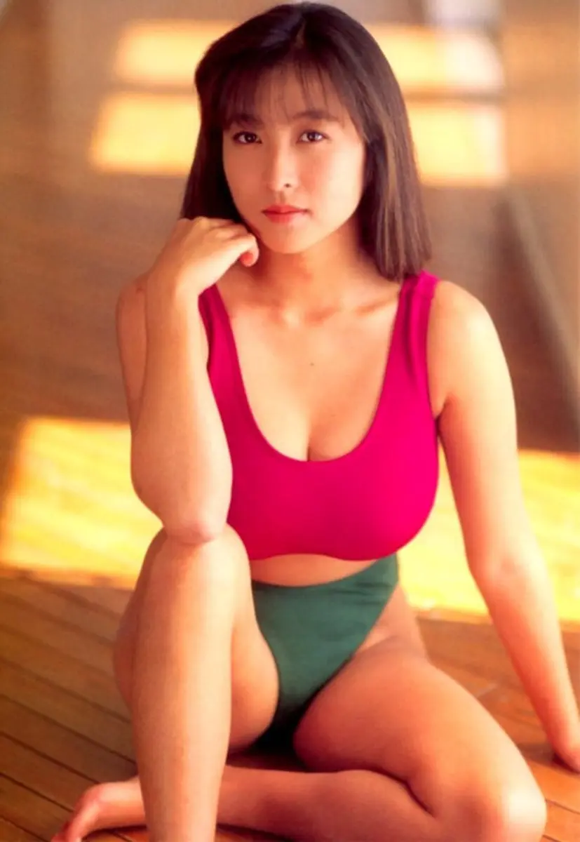 Mae escort in Paris