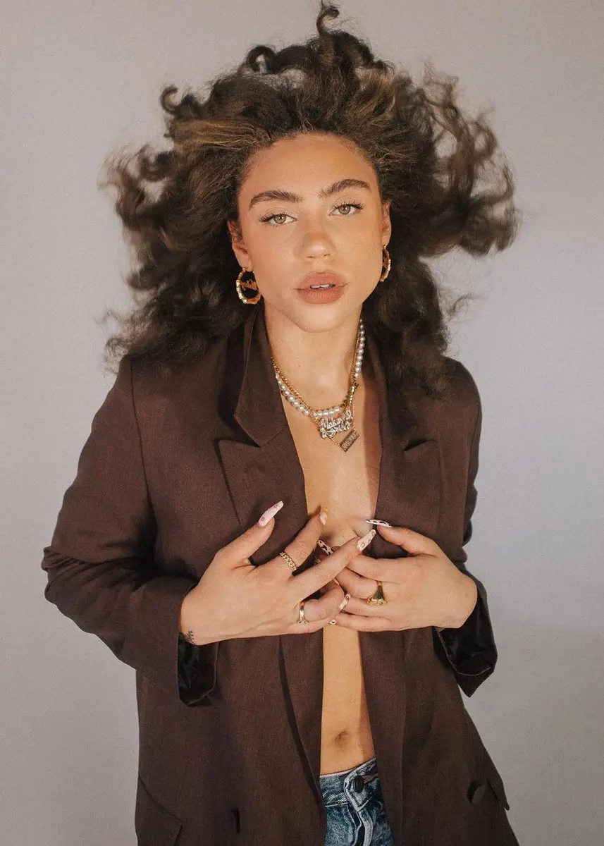Makayla escort in Paris