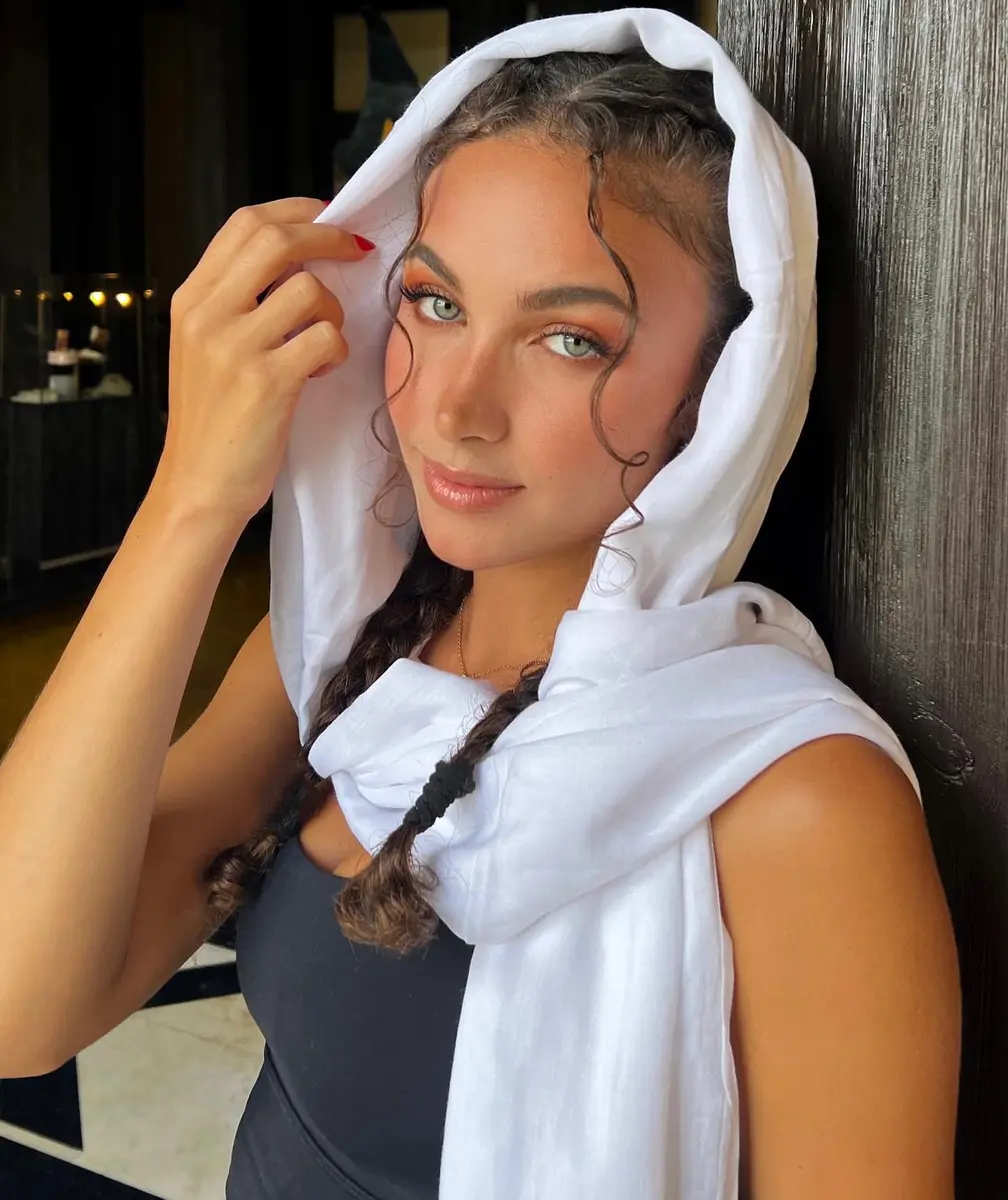 Nina escort in Paris