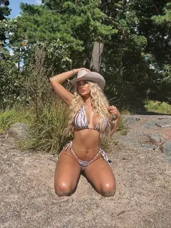 Roseline escort in Paris