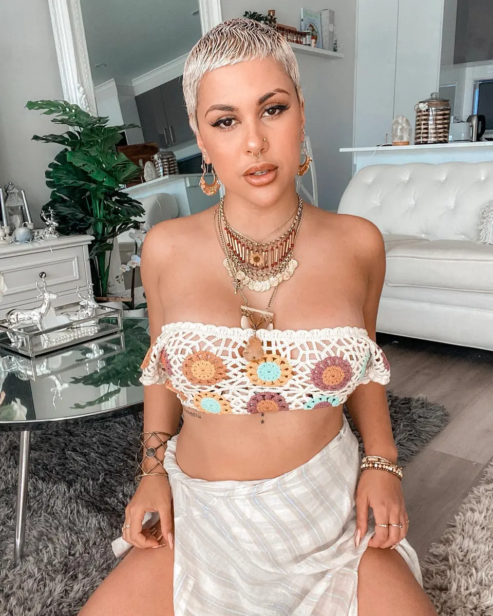 Sofia escort in Paris